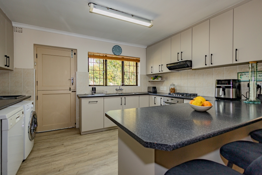 4 Bedroom Property for Sale in Kenridge Heights Western Cape